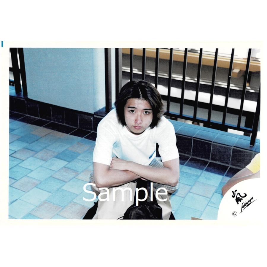大野智 嵐 公式生写真 嵐ロゴ ハワイ デビュー 衣装白 カメラ目線 口閉じ しゃがみ Z アレイズブック ヤフーshop 通販 Yahoo ショッピング