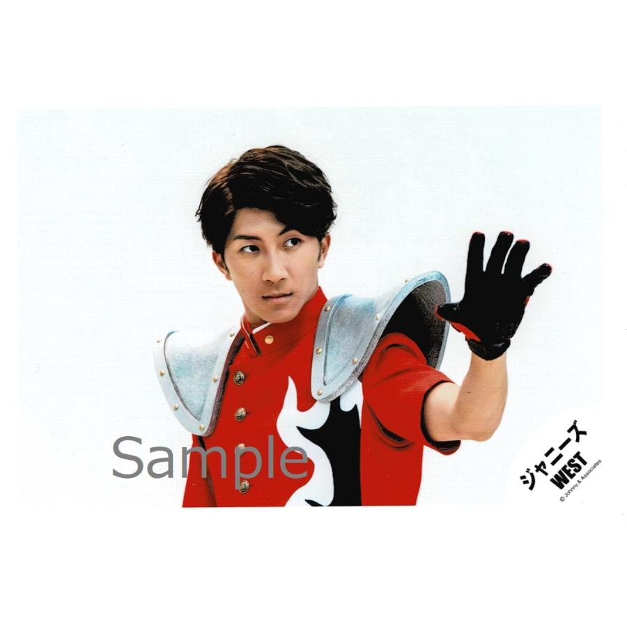 濱田崇裕 ジャニーズwest 公式生写真 僕ら今日も生きている 考えるな 燃えろ 衣装赤 グレー 白 黒 目線右 口閉じ Z アレイズブック ヤフーshop 通販 Yahoo ショッピング