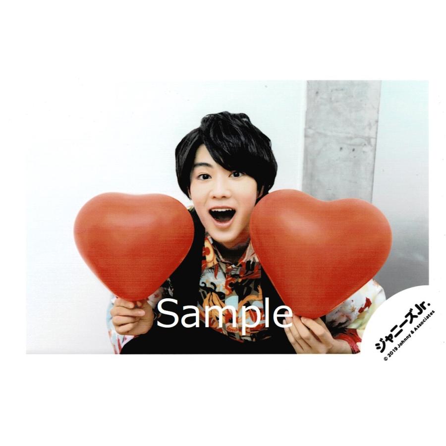 佐藤龍我 美 少年 公式生写真 ジャニーズjr ロゴ Summer Station パパママ一番 裸の少年 夏祭り グッズオフショット 風船持ち カメラ目線 口開け Z アレイズブック ヤフーshop 通販 Yahoo ショッピング