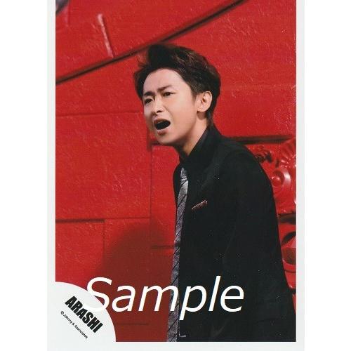 大野智 嵐 公式生写真 Love Paradox 衣装黒 銀 目線若干左 背景赤 口開け Z 1506 アレイズブック ヤフーshop 通販 Yahoo ショッピング