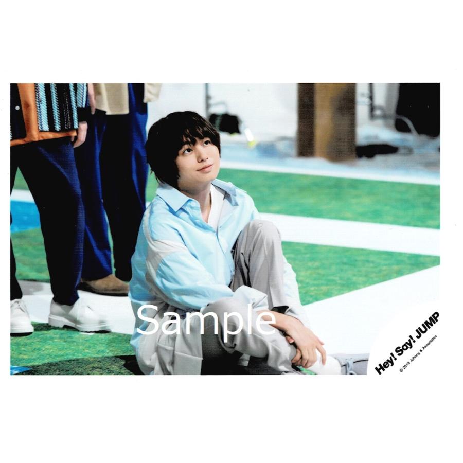 伊野尾慧 Hey Say Jump 公式生写真 ファンファーレ 衣装水色 グレー 目線右上 口閉じ 座り Z 150 アレイズブック ヤフーshop 通販 Yahoo ショッピング