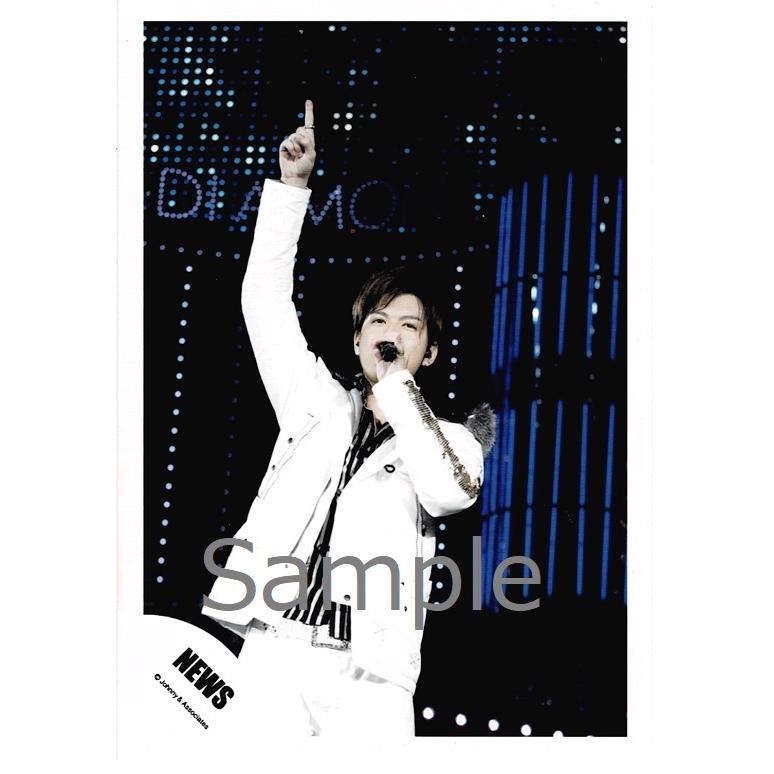 加藤シゲアキ(NEWS) 公式生写真/ライブ・衣装白×黒・右手人差し指立て 