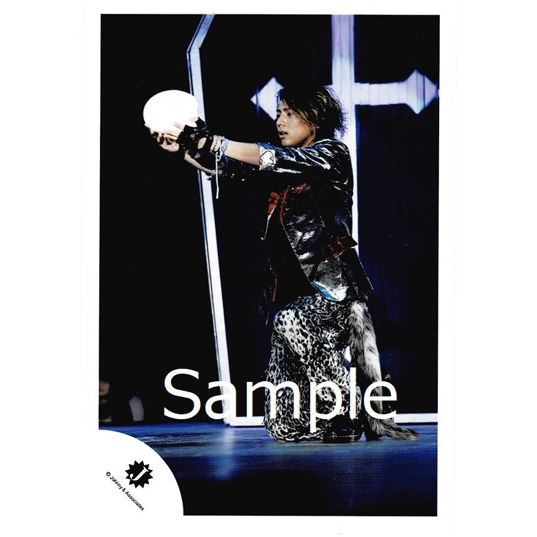 藤ヶ谷太輔 Kis My Ft2 キスマイ 公式生写真 ライブ 衣装銀 赤 白 黒 もの持ち 目線左方向 Z アレイズブック ヤフーshop 通販 Yahoo ショッピング