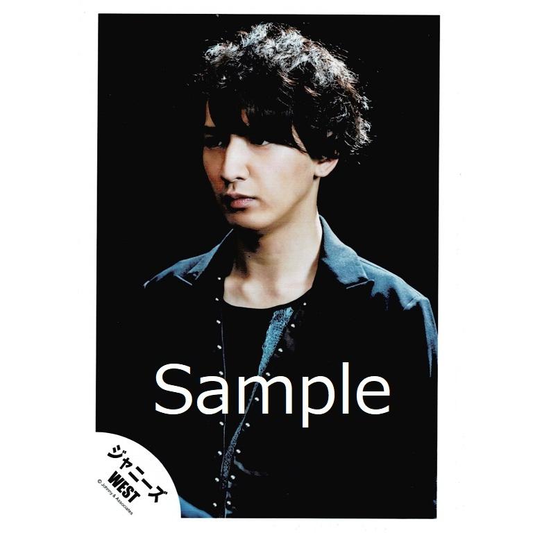 藤井流星 ジャニーズwest 公式生写真 逆転winner 衣装黒 背景黒 口閉じ 目線