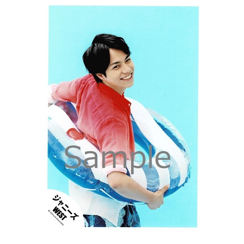 重岡大毅 ジャニーズwest 公式生写真 シルエット 衣装赤 白 浮き輪持ち 歯見せ 背景水色 Z アレイズブック ヤフーshop 通販 Yahoo ショッピング