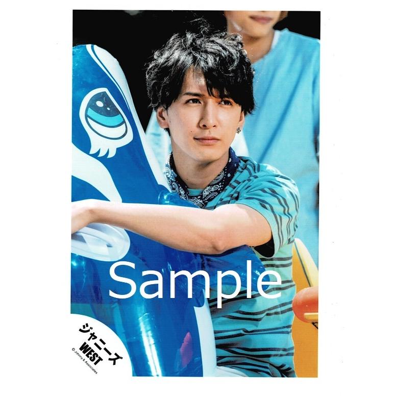 藤井流星 ジャニーズwest 公式生写真 人生は素晴らしい 衣装水色 紺 目線右方向 口閉じ Z アレイズブック ヤフーshop 通販 Yahoo ショッピング