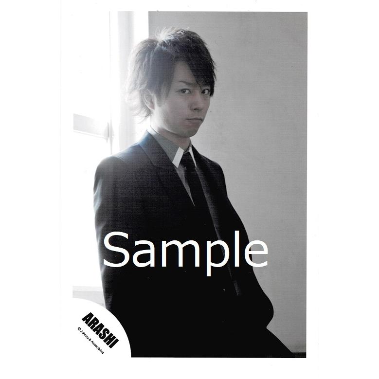 櫻井翔 嵐 公式生写真 ワイルドアットハート 衣装黒 グレー 白 カメラ目線 口閉じ 背景白 グレー Z アレイズブック ヤフーshop 通販 Yahoo ショッピング