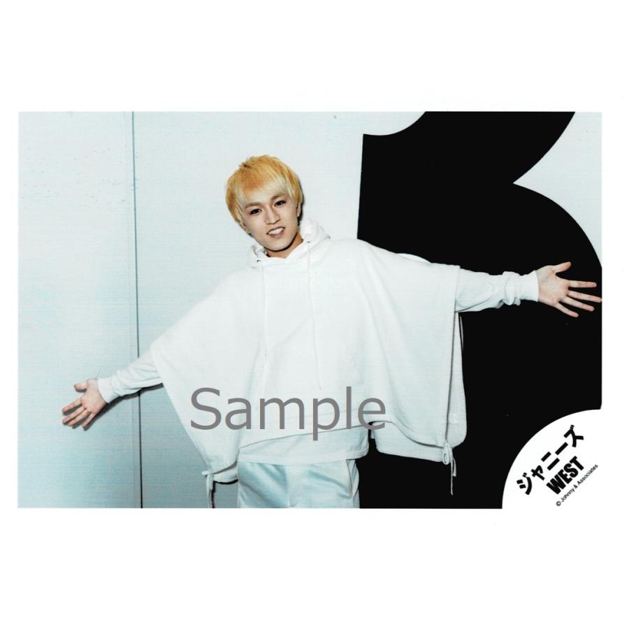 神山智洋(ジャニーズWEST) 公式生写真/WESTival・衣装白・背景白×黒 
