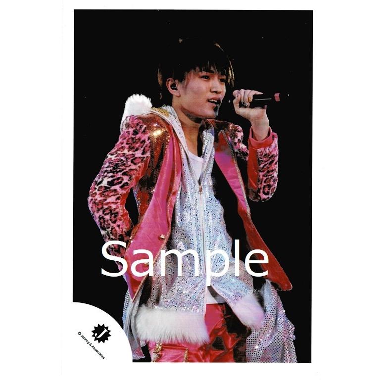 神山智洋 ジャニーズwest 公式生写真 Jロゴ 衣装ピンク 金 銀 白 マイク持ち 背景黒 Z アレイズブック ヤフーshop 通販 Yahoo ショッピング