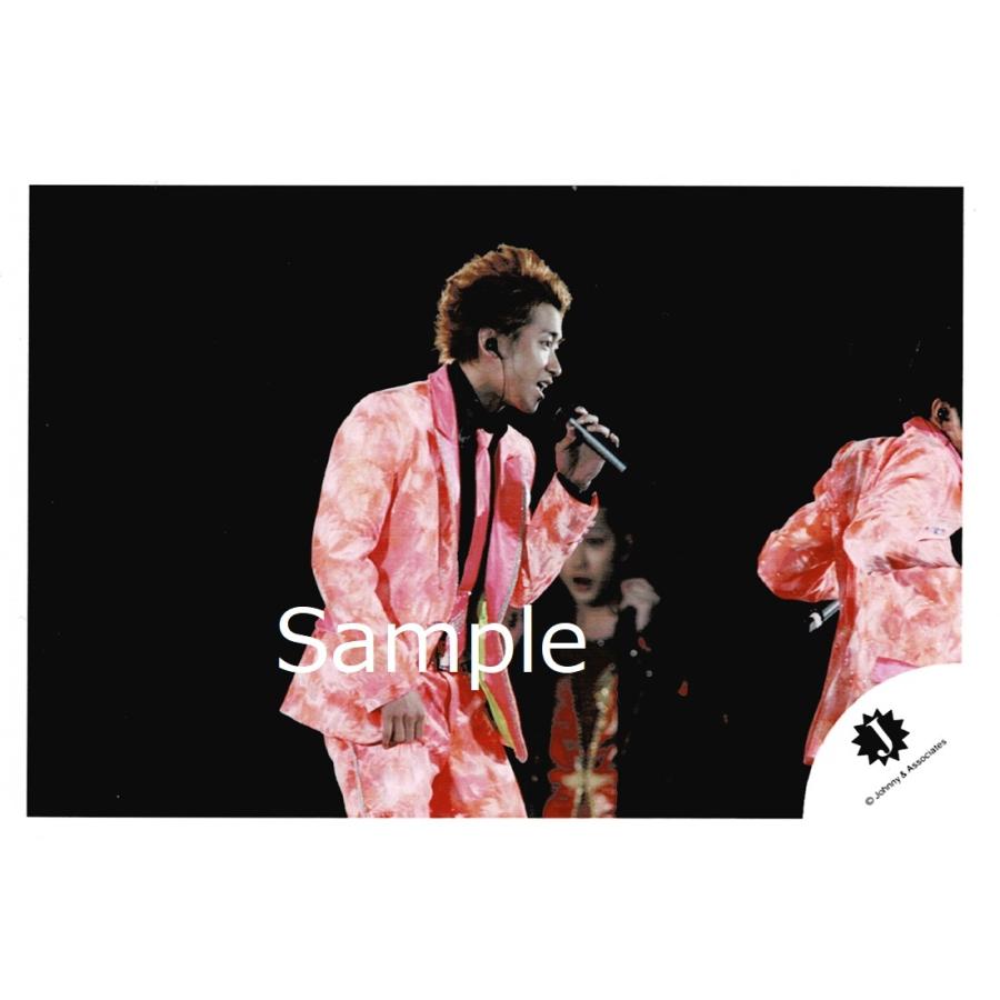 大野智 嵐 公式生写真 Jロゴ ライブ カウントダウンコンサート カウコン 衣装ピンク 黒 ネクタイピンク 左手マイク持ち 口開け 背景黒 Z アレイズブック ヤフーshop 通販 Yahoo ショッピング