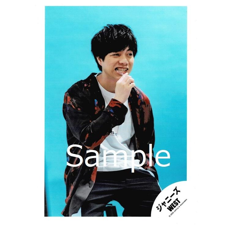 重岡大毅(ジャニーズWEST) 公式生写真/「証拠 」MV＆ジャケ写オフショット・衣装赤×黒×白・背景水色・歯見せ  :z-16105:アレイズブック・ヤフーSHOP - 通販 - Yahoo!ショッピング