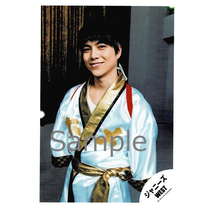 重岡大毅 ジャニーズwest 公式生写真 ホメチギリスト 衣装白 金 黒 赤 カメラ目線 歯見せ 背景金 グレー Z アレイズブック ヤフーshop 通販 Yahoo ショッピング