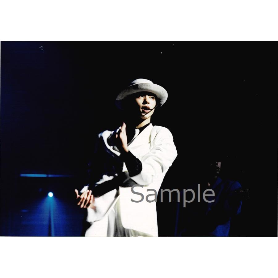 櫻井翔 嵐 ファミクラ 公式生写真 嵐が春の嵐を呼ぶコンサート ライブ 衣装白 目線右方向 口開け Z アレイズブック ヤフーshop 通販 Yahoo ショッピング