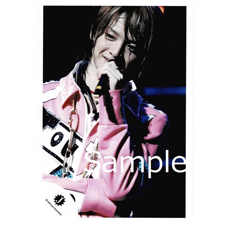 玉森裕太 Kis My Ft2 キスマイ 公式生写真 Jロゴ ライブ 衣装ピンク 白 水色 黒 左手マイク持ち 背景黒 青 目線左 Z アレイズブック ヤフーshop 通販 Yahoo ショッピング