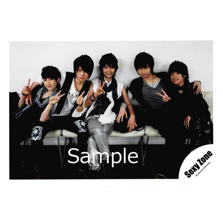 Sexy Zone 集合 公式生写真 カメラ目線 真ん中佐藤 座り 3人ピース 背景グレー Z アレイズブック ヤフーshop 通販 Yahoo ショッピング