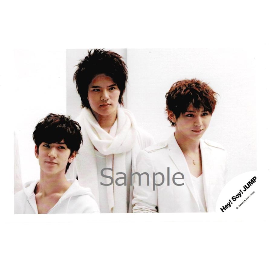 山田涼介 中島裕翔 岡本圭人 Hey Say Jump 公式生写真 衣装白 目線右方向 口閉じ 背景グレー Z アレイズブック ヤフーshop 通販 Yahoo ショッピング