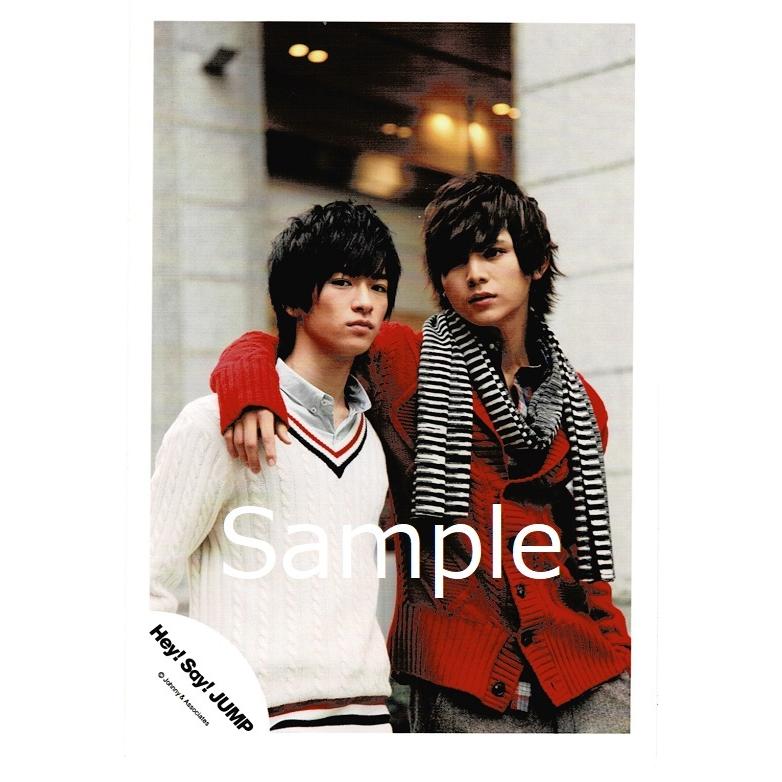 山田涼介＆知念侑李(ヘイセイジャンプ) 公式生写真 2012・知念カメラ目線・口閉じ｜arraysbook