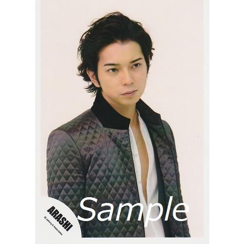 松本潤 嵐 公式生写真 衣装黒 白 目線若干右 口閉じ 背景ベージュ Z 1928 アレイズブック ヤフーshop 通販 Yahoo ショッピング