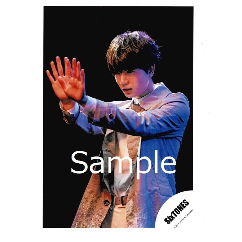 高地優吾(SixTONES) 公式生写真/シングル「僕が僕じゃないみたいだ」MVオフショット・衣装グレー×白・手パー・背景黒  :z-19346:アレイズブック・ヤフーSHOP - 通販 - Yahoo!ショッピング