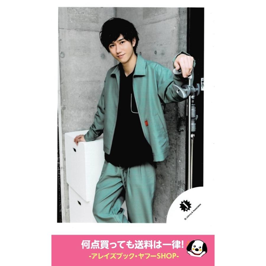 阿部亮平 Snow Man スノーマン 公式生写真 Jロゴ Snow Man Live 19 雪 Man In The Show グッズオフショット 衣装緑 黒 カメラ目線 口閉じ Z 425 アレイズブック ヤフーshop 通販 Yahoo ショッピング