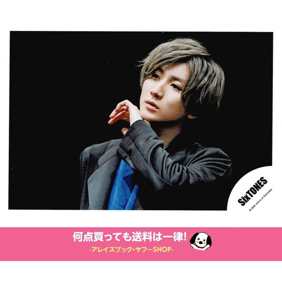 京本大我 Sixtones ストーンズ 公式生写真 シングル Navigator ナビゲーター Mv ジャケ写オフショット 衣装黒 青 背景黒 目線 左 口閉じ 左手顎下 Z 435 アレイズブック ヤフーshop 通販 Yahoo ショッピング
