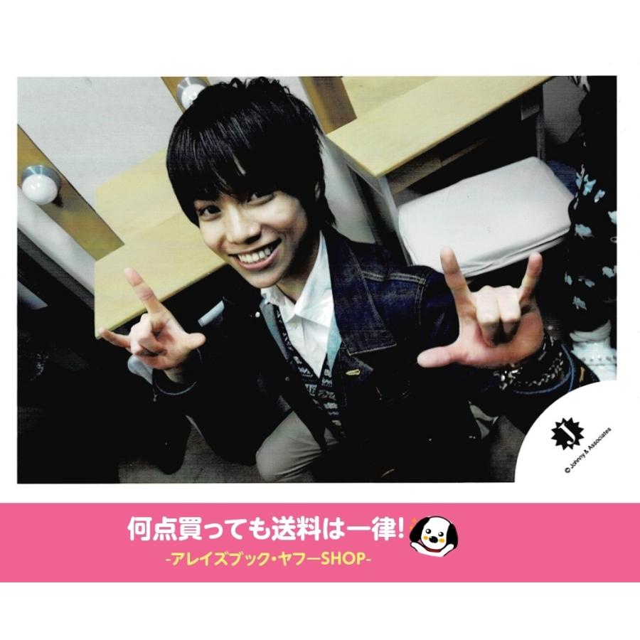 重岡大毅 ジャニーズwest 公式生写真 Jロゴ 衣装紺 白 カメラ目線 歯見せ 親指人差し指小指立て Z アレイズブック ヤフーshop 通販 Yahoo ショッピング