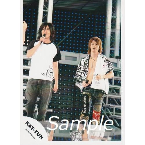 亀梨和也 赤西仁 Kat Tun 公式生写真 全身 マイク持ち 赤西口開け Z 237 アレイズブック ヤフーshop 通販 Yahoo ショッピング