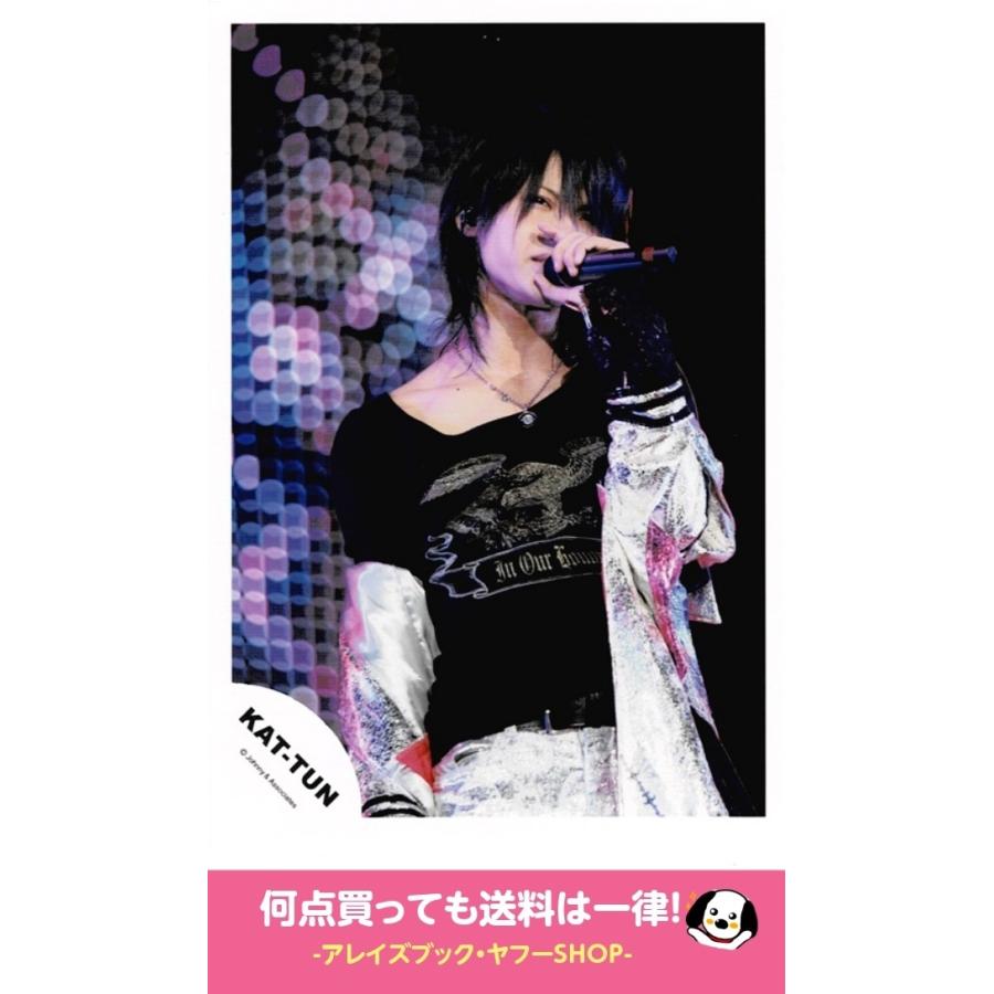 上田竜也(KAT-TUN) 公式生写真 ライブ・衣装黒×銀・マイク持ち・ネックレス｜arraysbook