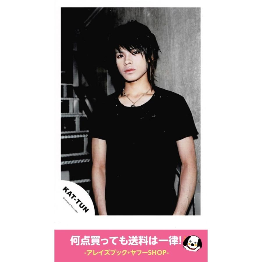 上田竜也 Kat Tun 公式生写真 衣装黒 カメラ目線 背景グレー 口閉じ 宅送