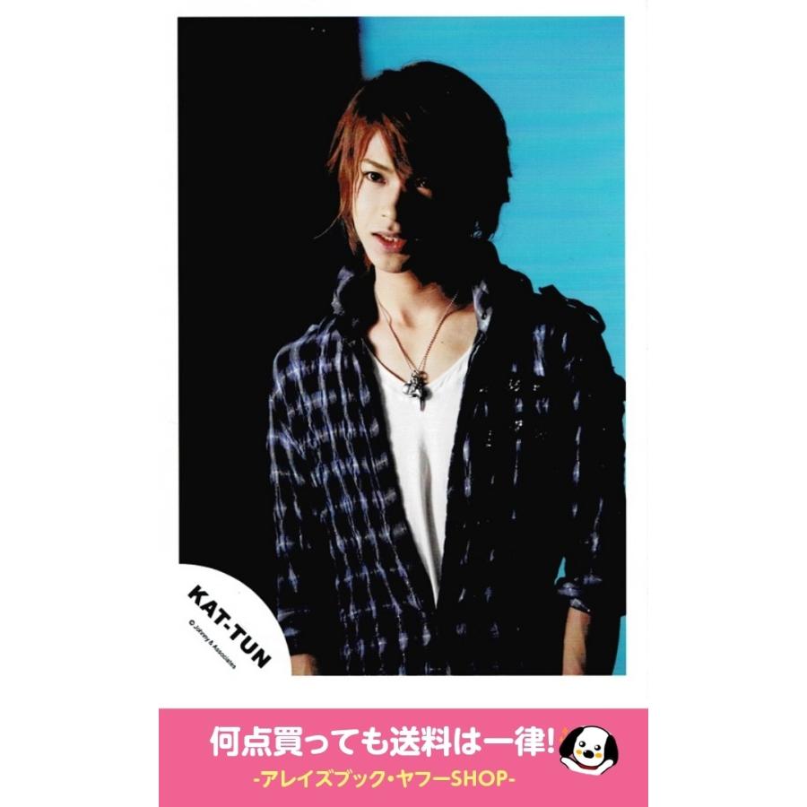 上田竜也 Kat Tun 公式生写真 衣装黒 白 背景水色 黒 ネックレス 目線左方向 Z アレイズブック ヤフーshop 通販 Yahoo ショッピング