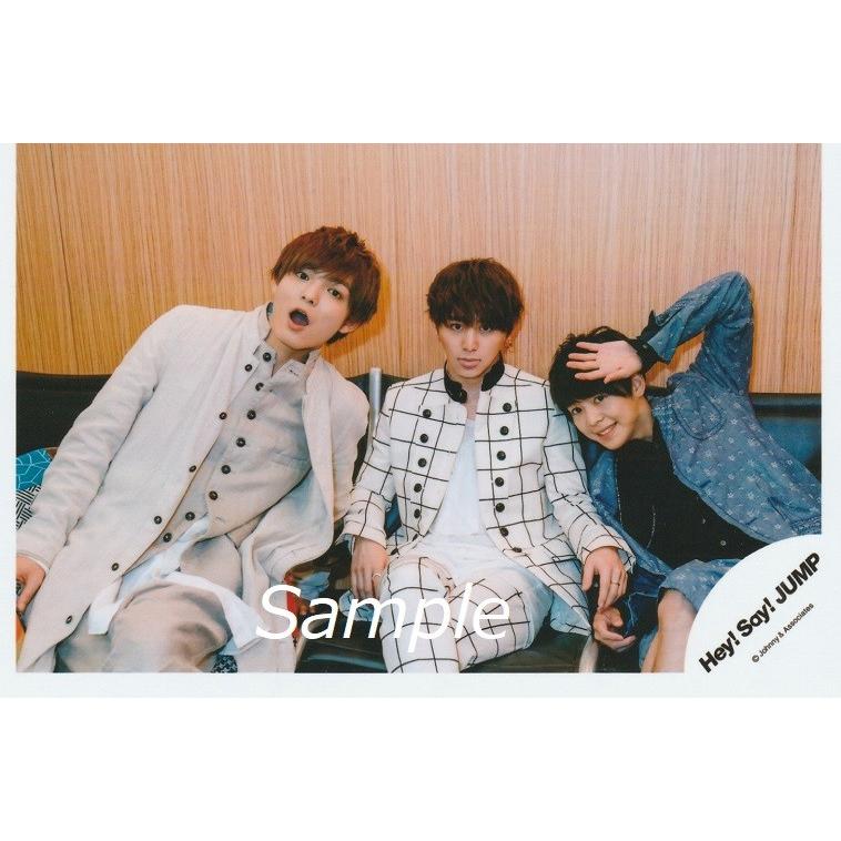 山田涼介 有岡大貴 薮宏太 Hey Say Jump 公式生写真 I O カメラ目線 座り Z 2541 アレイズブック ヤフーshop 通販 Yahoo ショッピング