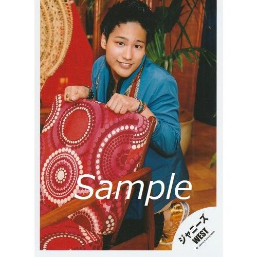 桐山照史 ジャニーズwest 公式生写真 Ya Hot 衣装青 赤 金 カメラ目線 両手グー