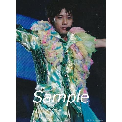 二宮和也 嵐 公式生写真 Time 衣装緑 ピンク 水色 口閉じ 背景黒 青 Z 2907 アレイズブック ヤフーshop 通販 Yahoo ショッピング