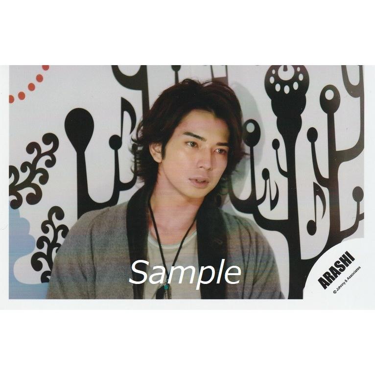 松本潤 嵐 公式生写真 Love Rainbow 目線若干右 背景白 黒 水色 Z 2995 アレイズブック ヤフーshop 通販 Yahoo ショッピング