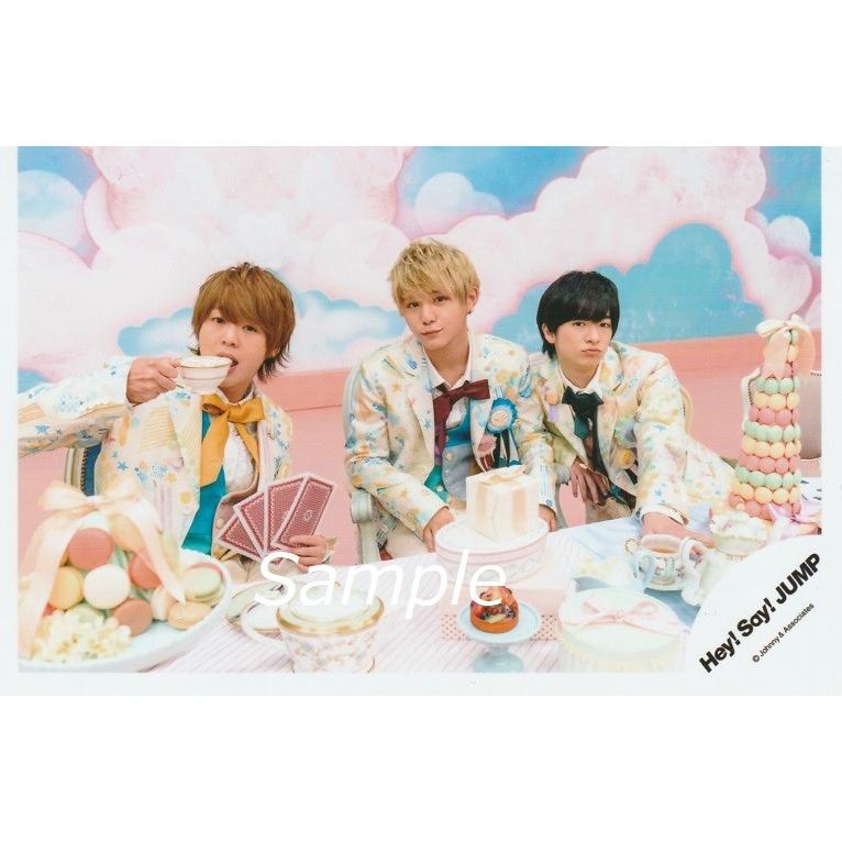 山田涼介 有岡大貴 知念侑李 Hey Say Jump 公式生写真 キミアトラクション カメラ目線 衣装白 黄色 水色