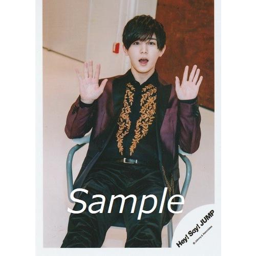 山田涼介 Hey Say Jump 公式生写真 マエヲムケ 衣装茶色 黒 座り カメラ目線 Z 3162 アレイズブック ヤフーshop 通販 Yahoo ショッピング