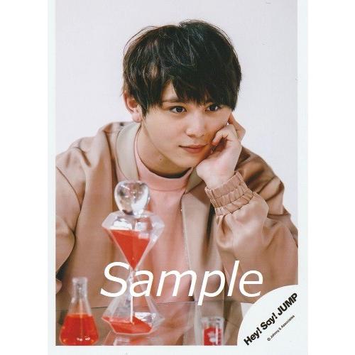 山田涼介 Hey Say Jump 公式生写真 I O 衣装ベージュ ピンク 背景白 目線若干右方向 口閉じ Z 4037 アレイズブック ヤフーshop 通販 Yahoo ショッピング