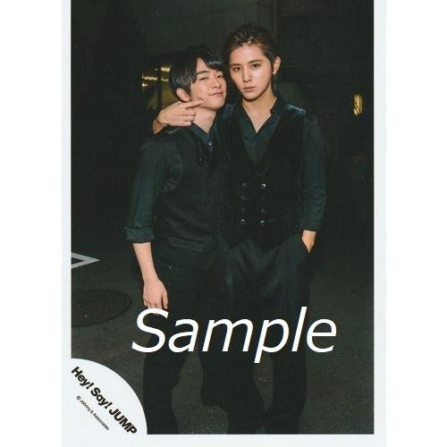 山田涼介 知念侑李 Hey Say Jump 公式生写真 Give Me Love 衣装黒 山田右手知念の顔 カメラ目線 Z 4051 アレイズブック ヤフーshop 通販 Yahoo ショッピング