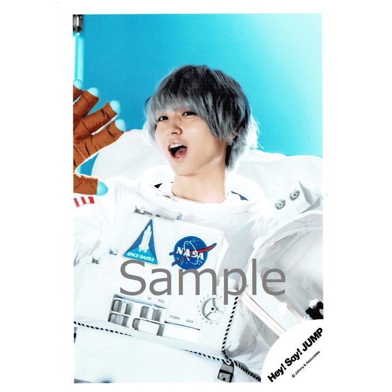 伊野尾慧 Hey Say Jump 公式生写真 Cosmic Human 衣装白 背景水色 口開け Z 6075 アレイズブック ヤフーshop 通販 Yahoo ショッピング