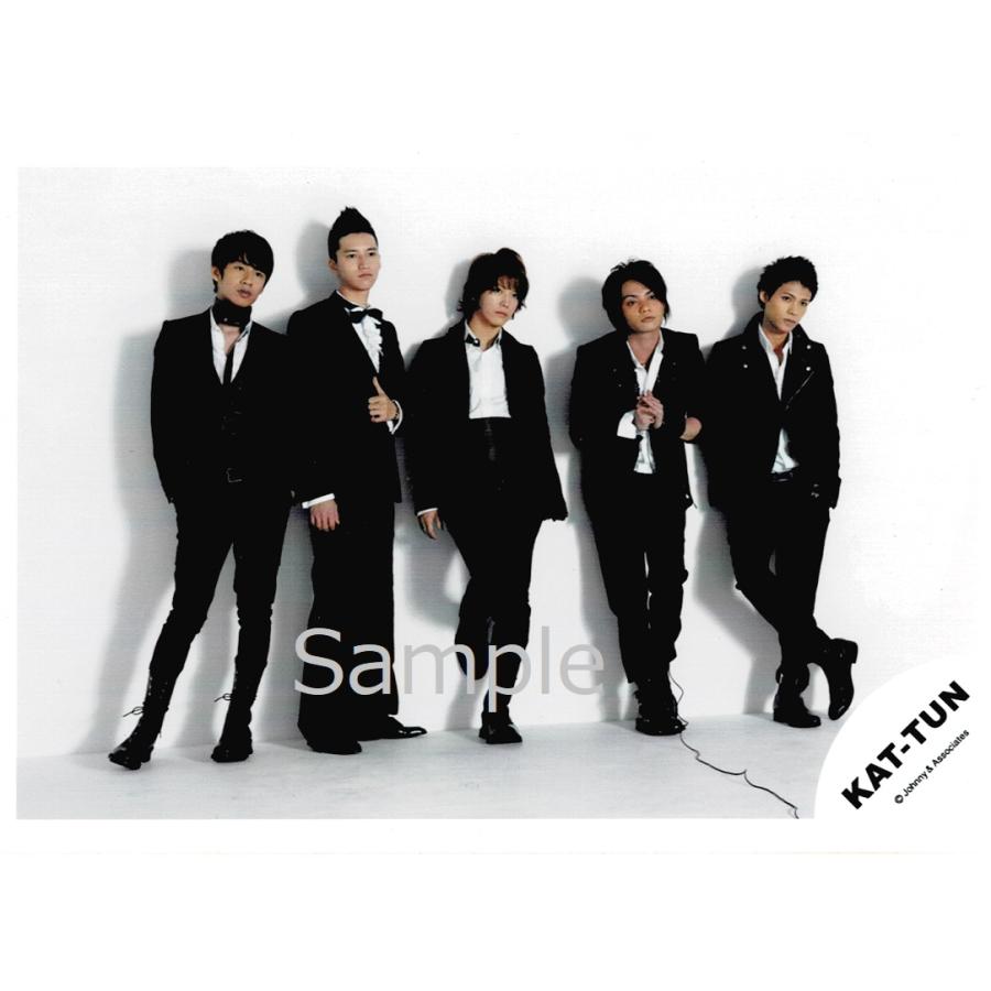 Kat Tun 集合 5人体制 公式生写真 衣装黒 白 背景白 目線右 口閉じ Z 6301 アレイズブック ヤフーshop 通販 Yahoo ショッピング