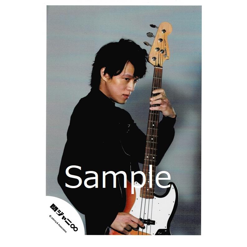 丸山隆平 関ジャニ 公式生写真 Juke Box 衣装黒 背景グレー 口閉じ ギター持ち Z 7148 アレイズブック ヤフーshop 通販 Yahoo ショッピング
