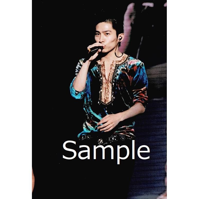 三宅健 V6 公式生写真 ライブ 衣装青 赤 金 黒 マイク持ち Z 7306 アレイズブック ヤフーshop 通販 Yahoo ショッピング