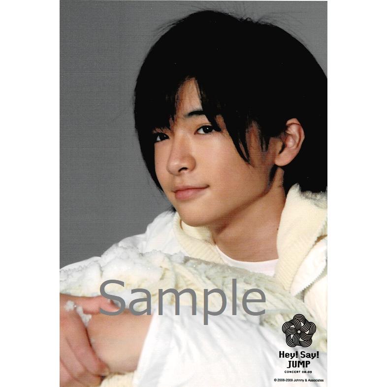 知念侑李 Hey Say Jump 公式生写真 08 09 衣装白 背景グレー 口閉じ Z 7439 アレイズブック ヤフーshop 通販 Yahoo ショッピング