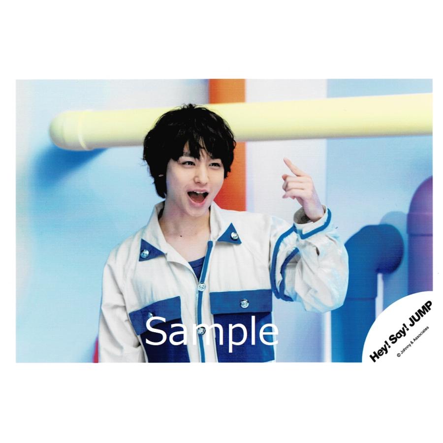伊野尾慧 Hey Say Jump 公式生写真 Chau 衣装白 青 口開け 左手人差し指立て Z 7580 アレイズブック ヤフーshop 通販 Yahoo ショッピング
