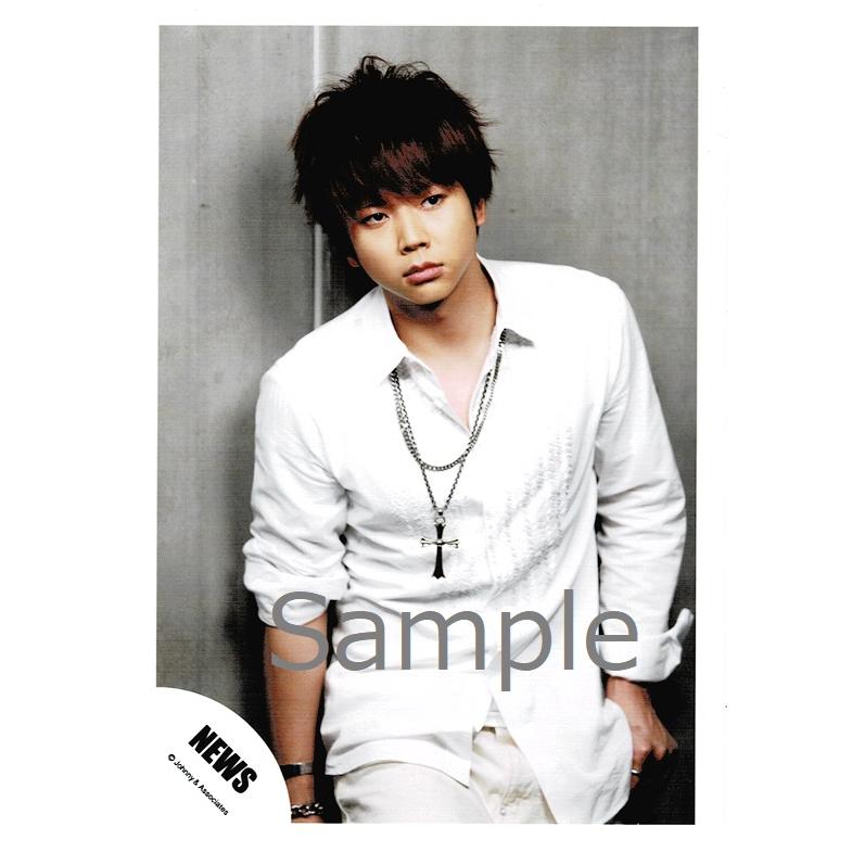 増田貴久 News 公式生写真 White 衣装白 ネックレス 背景グレー 口閉じ 目線若干右 Z 7752 アレイズブック ヤフーshop 通販 Yahoo ショッピング