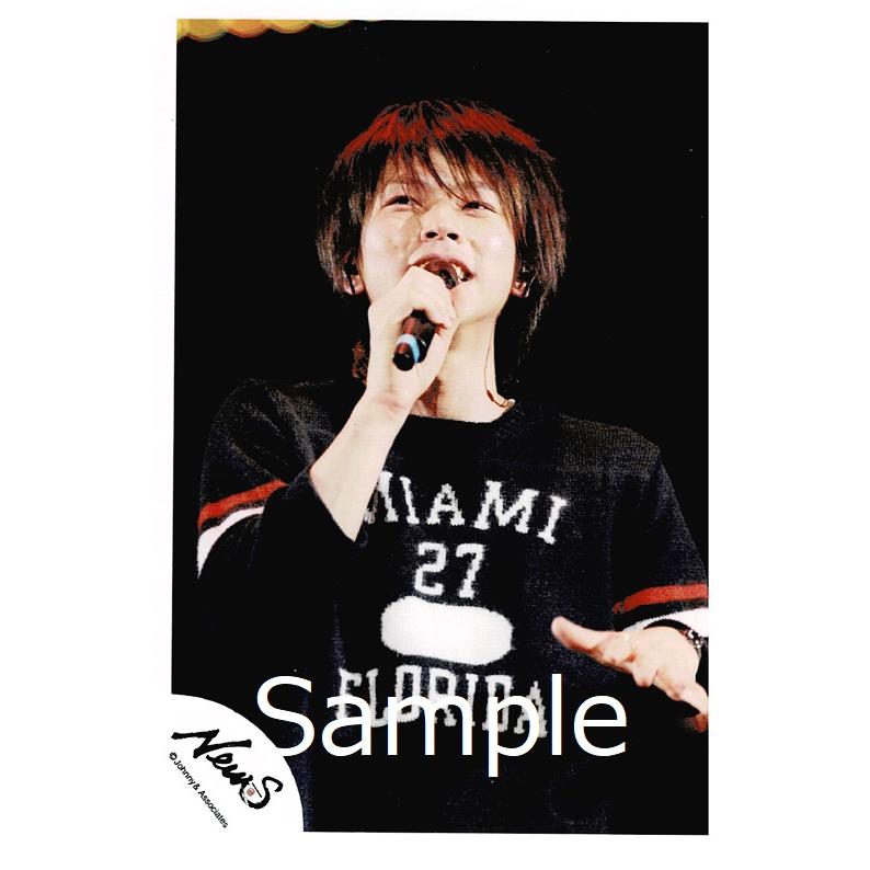 増田貴久 News 公式生写真 ライブ 衣装黒 赤 白 マイク持ち 背景黒 Z 7853 アレイズブック ヤフーshop 通販 Yahoo ショッピング