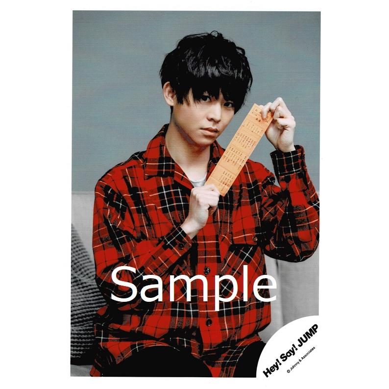 有岡大貴 Hey Say Jump 公式生写真 マエヲムケ 衣装赤 黒 背景グレー カメラ目線 もの持ち Z 8103 アレイズブック ヤフーshop 通販 Yahoo ショッピング