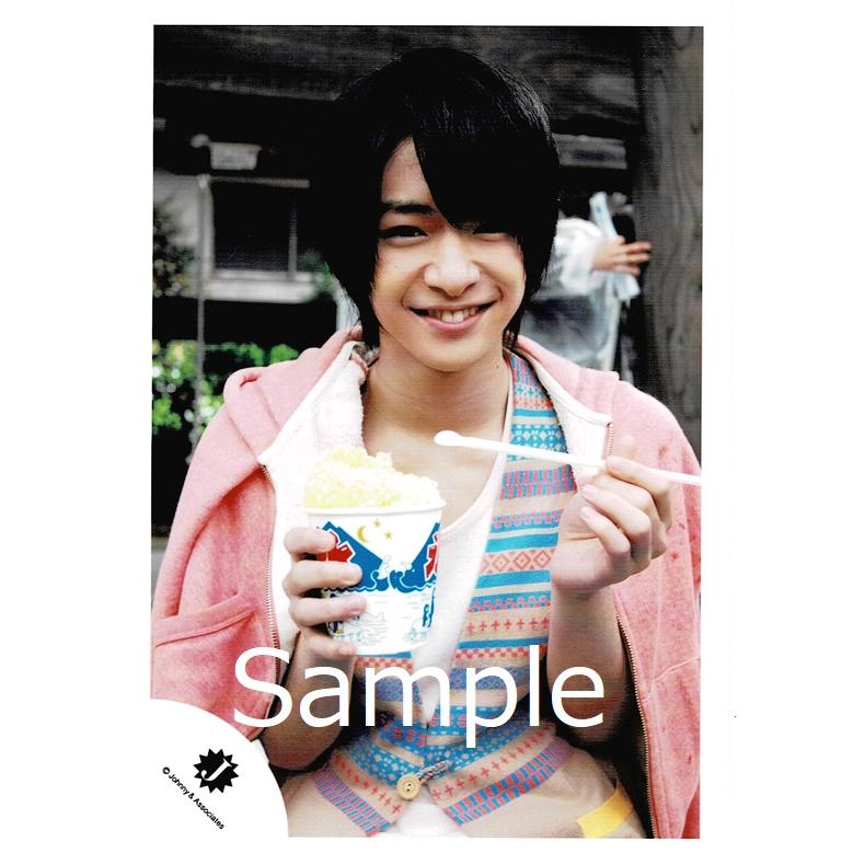 知念侑李 Hey Say Jump 公式生写真 Jロゴ 衣装白 水色 赤 ベージュ カメラ目線 カキ氷持ち Z 8171 アレイズブック ヤフーshop 通販 Yahoo ショッピング