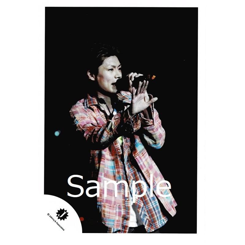 横尾渉 Kis My Ft2 キスマイ 公式生写真 Jロゴ ライブ 衣装ピンク オレンジ 水色 白 左手マイク持ち 右手前にのばし Z 8412 アレイズブック ヤフーshop 通販 Yahoo ショッピング