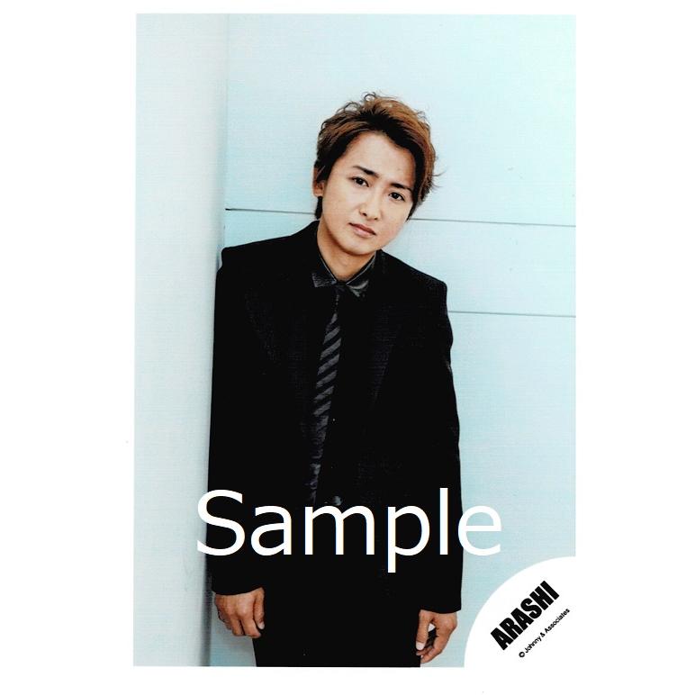 大野智 嵐 公式生写真 Untitled ジャケ写撮影オフショット 衣装黒 ネクタイ黒 カメラ目線 口閉じ Z 8651 アレイズブック ヤフーshop 通販 Yahoo ショッピング